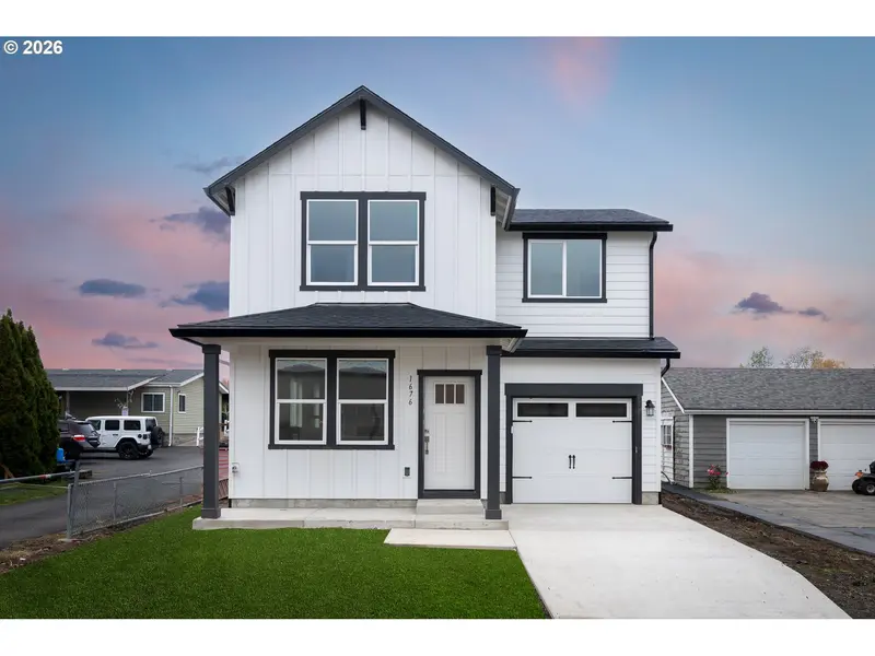 1676 TUCKER RD, Hood River, OR 97031