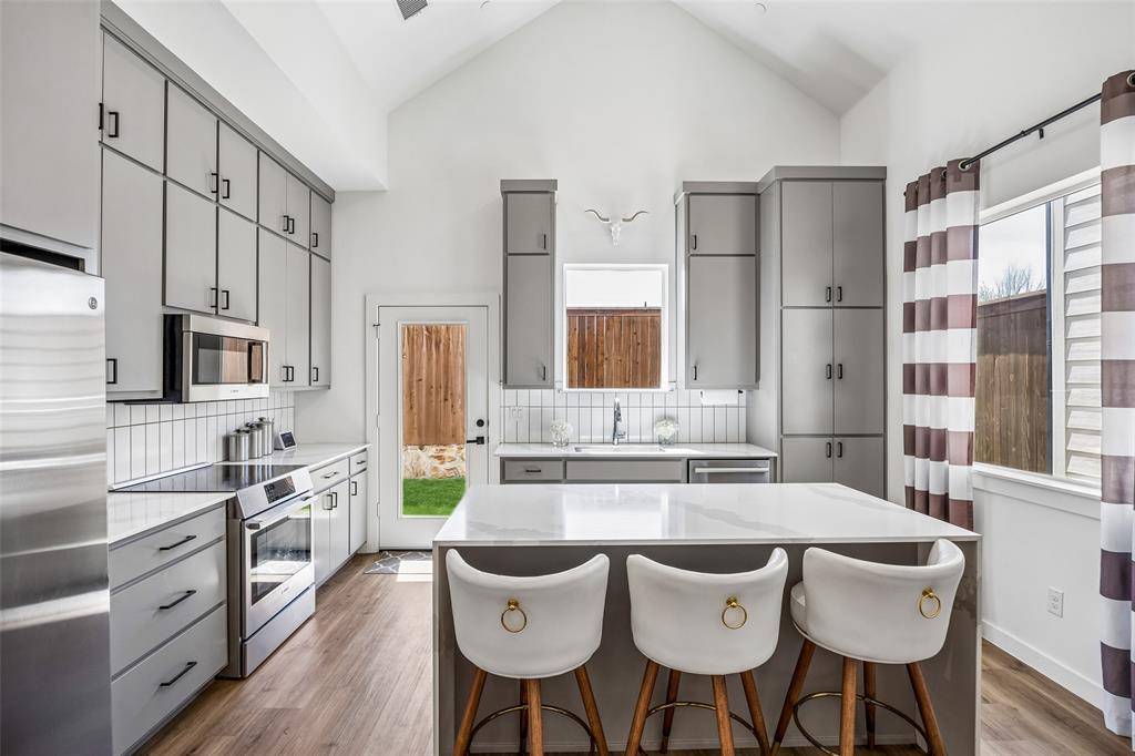 1313 Tillery Court, Grapevine, TX 76051