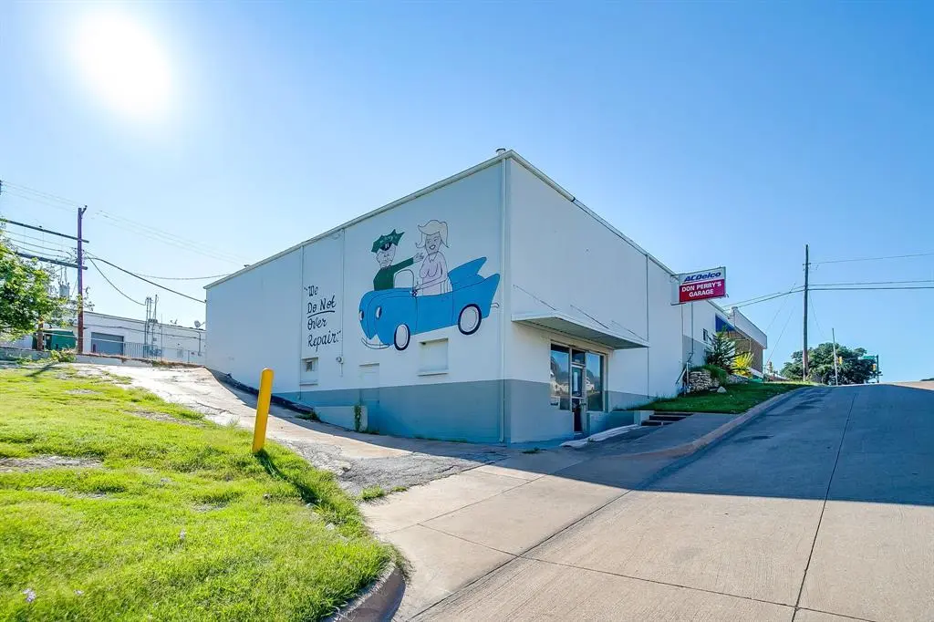 5323 Woodway Drive, Fort Worth, TX 76133