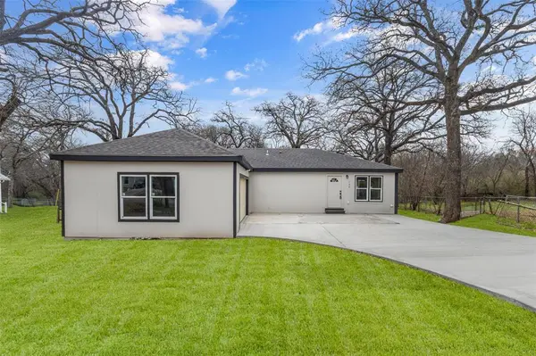 153 Avondale Avenue,  Azle,  TX 76020