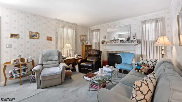 706 Lindegar St, Linden City, NJ 07036