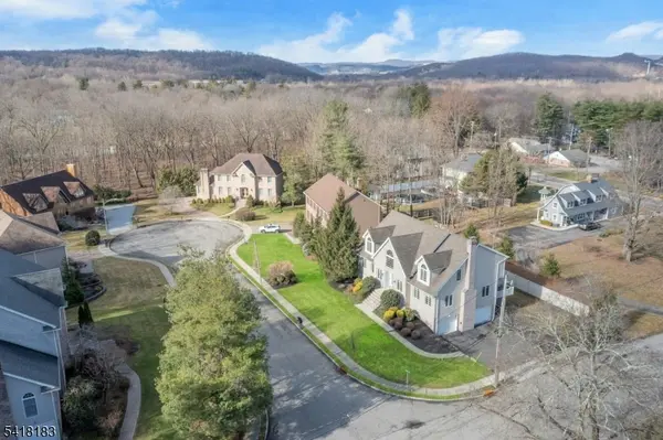 1 Laurel Ct, Oakland Boro, NJ 07436