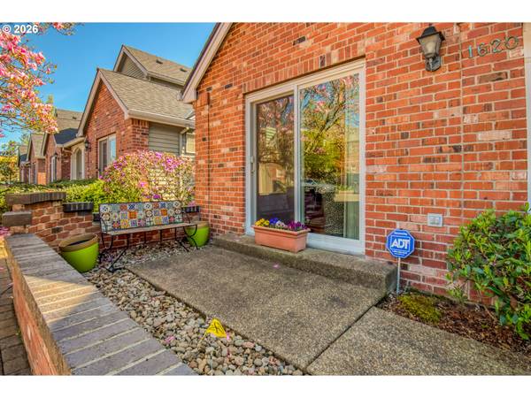 1620 NE GLISAN ST, Portland, OR 97232