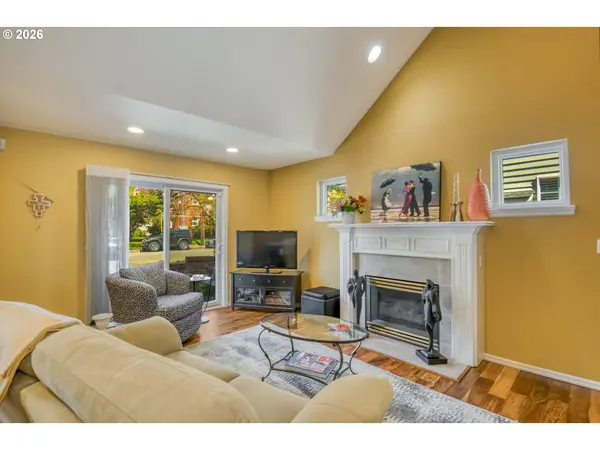 1620 NE GLISAN ST, Portland, OR 97232