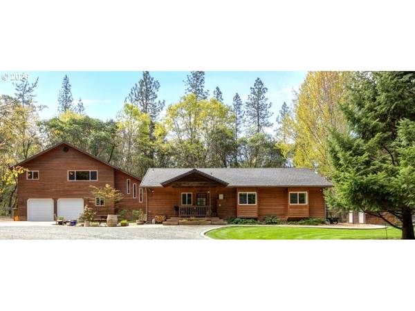 737 PINECREST DR, Grants Pass, OR 97526