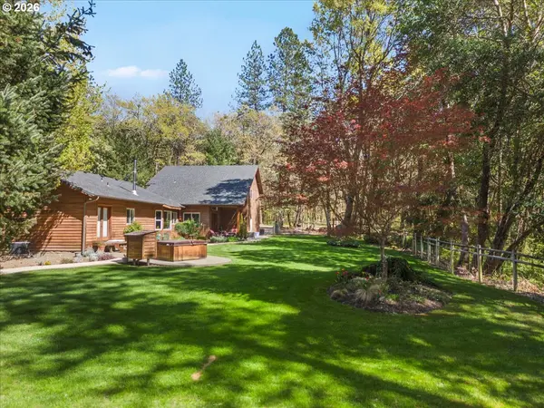 737 PINECREST DR, Grants Pass, OR 97526