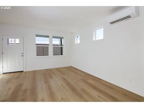 1676 TUCKER RD, Hood River, OR 97031