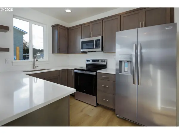 1676 TUCKER RD, Hood River, OR 97031