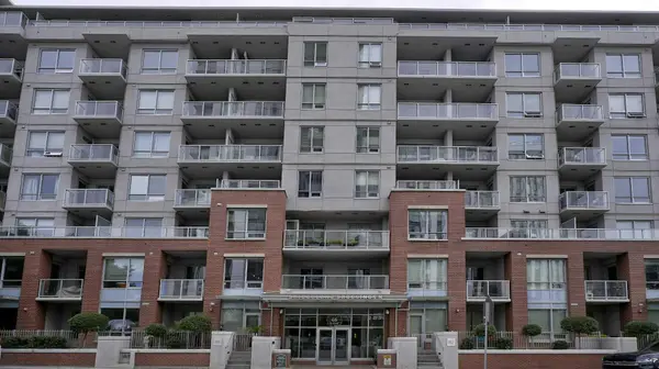 46 9 ST NE #320, Calgary, AB T2E 7Y1