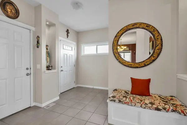 87 Panton LNDG NW, Calgary, AB T3K 0W4