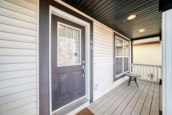 240 Prestwick WAY SE, Calgary, AB T2Z 2Z5