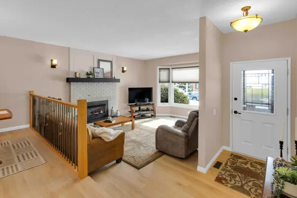 4640 Rundlehill RD NE, Calgary, AB T1Y 2P5