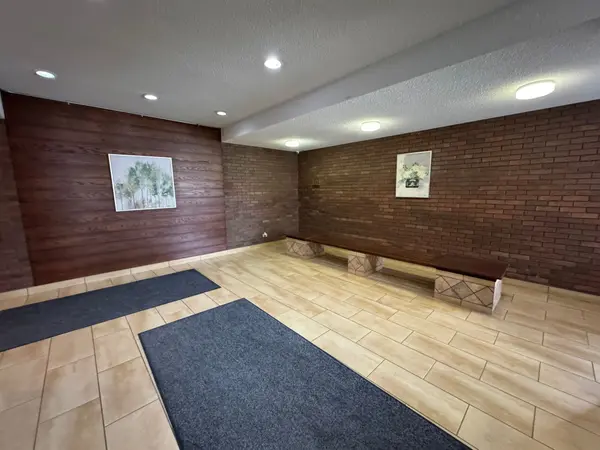 10 Sunrise AVE #212, Toronto C13, ON M4A 2R1