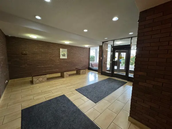 10 Sunrise AVE #212, Toronto C13, ON M4A 2R1