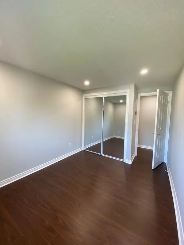 48 Homefield SQ, Clarington, ON L1E 1K8