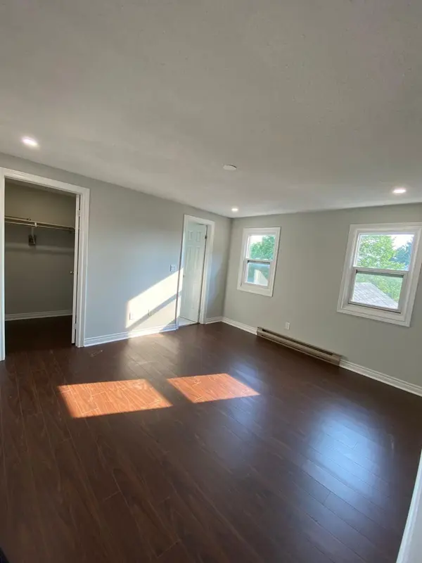 48 Homefield SQ, Clarington, ON L1E 1K8