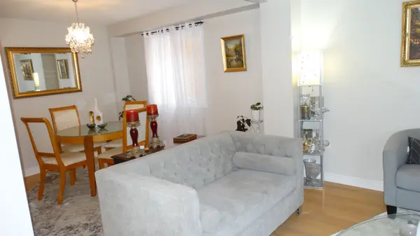 22 Elmpark CT #Main & 2nd Floor, Richmond Hill, ON L4C 9T8