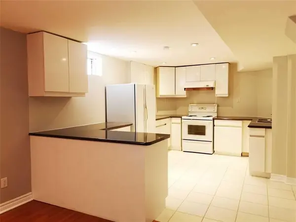 14 Greenhill AVE #Bsmt, Richmond Hill, ON L4B 3W3