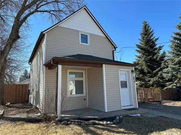 24 3rd AVENUE SE, Weyburn, SK S4H 1X2