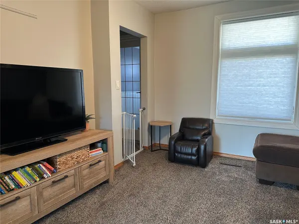 24 3rd AVENUE SE, Weyburn, SK S4H 1X2