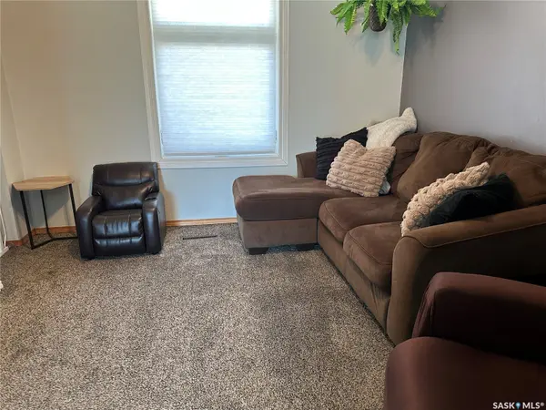 24 3rd AVENUE SE, Weyburn, SK S4H 1X2