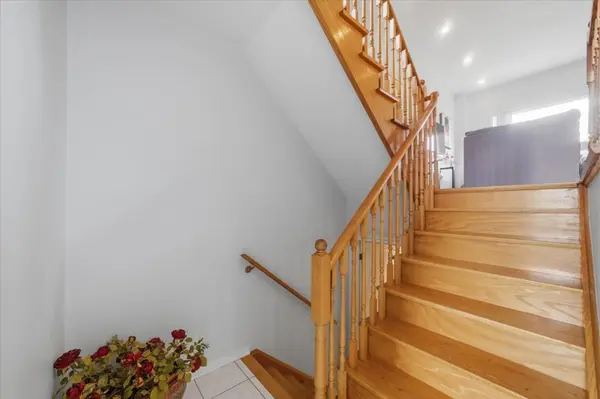 6613 Jazzy Mews, Mississauga, ON L5W 1S2