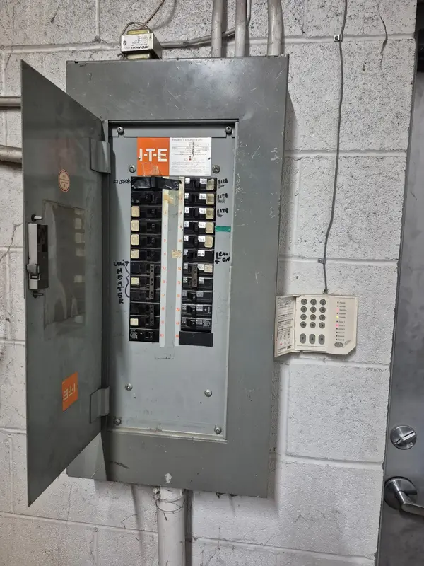 5230 South Service RD #207, Burlington, ON L7L 5P2