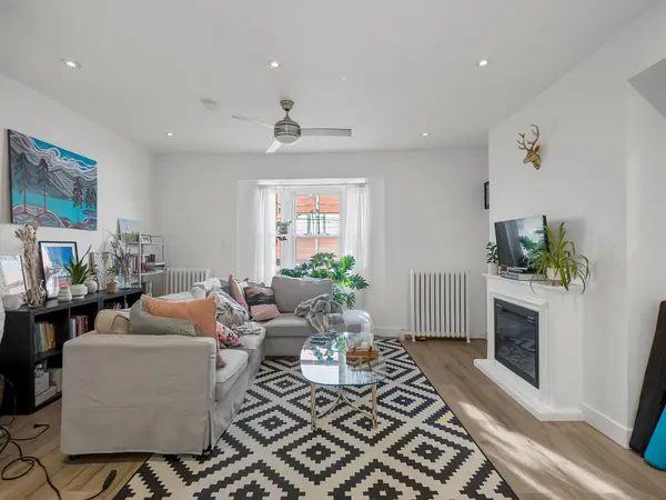 2243 Dundas ST W #2nd Lvl, Toronto W01, ON M6R 1X6