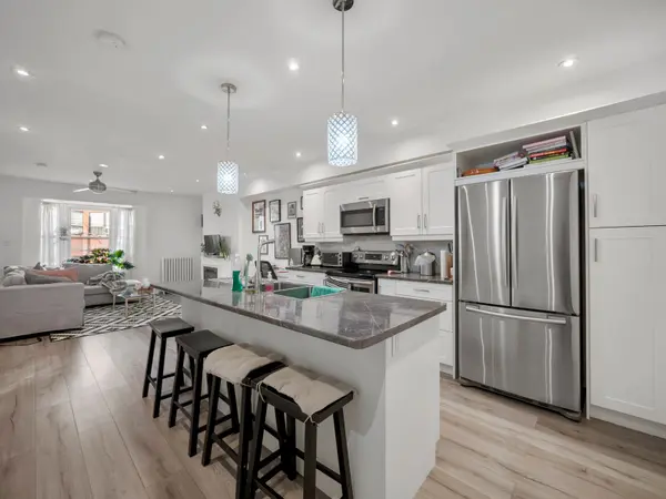 2243 Dundas ST W #2nd Lvl, Toronto W01, ON M6R 1X6