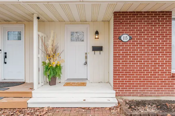 115 Sheldrake DR, Kanata, ON K2L 1T1