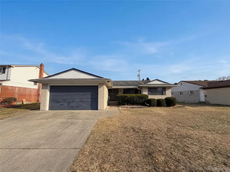 29467 Leemoor DR, Southfield, MI 48076