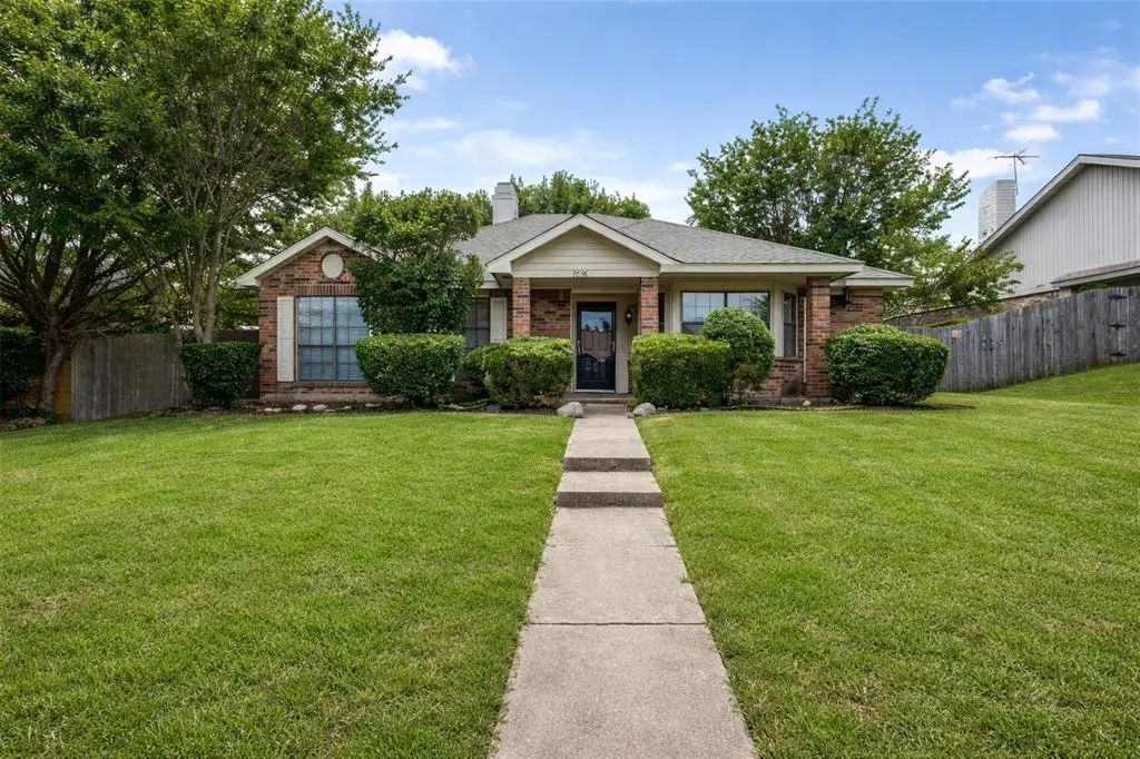 1036 Twin Falls Drive, Desoto, TX 75115
