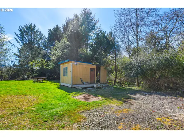 945 S BEACON ST, Rockaway Beach, OR 97136