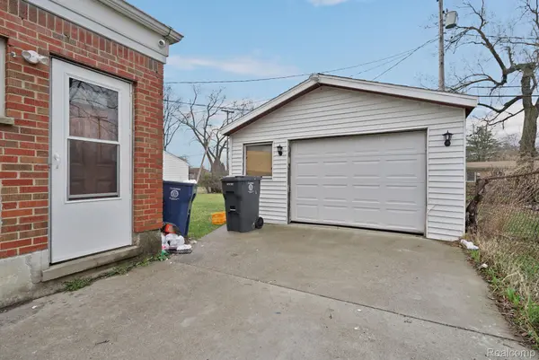 5616 Griggs DR, Flint, MI 48504