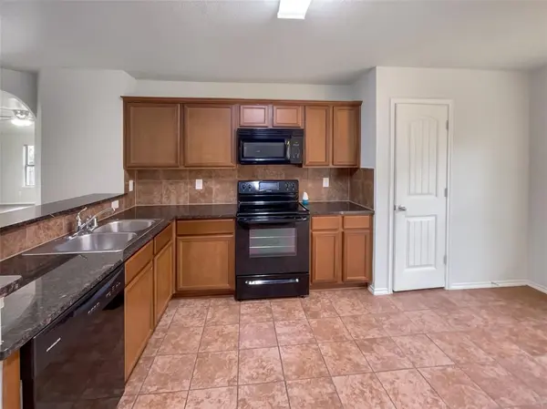 2052 Fair Weather Drive, Lancaster, TX 75146