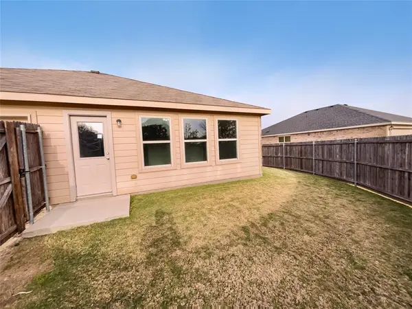 2052 Fair Weather Drive, Lancaster, TX 75146