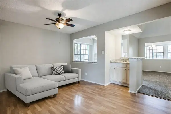 1036 Twin Falls Drive, Desoto, TX 75115