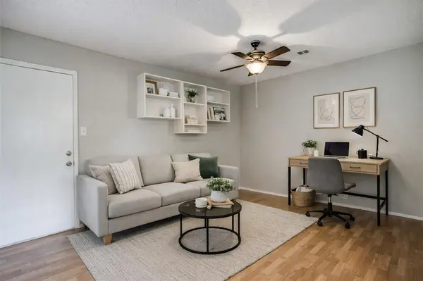 1036 Twin Falls Drive, Desoto, TX 75115