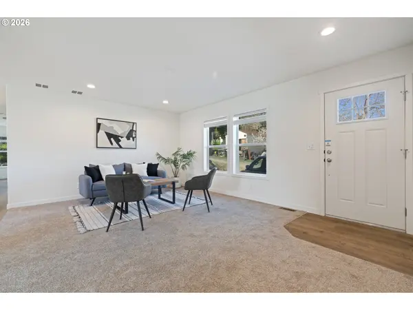 2208 W 10TH ST, The Dalles, OR 97058