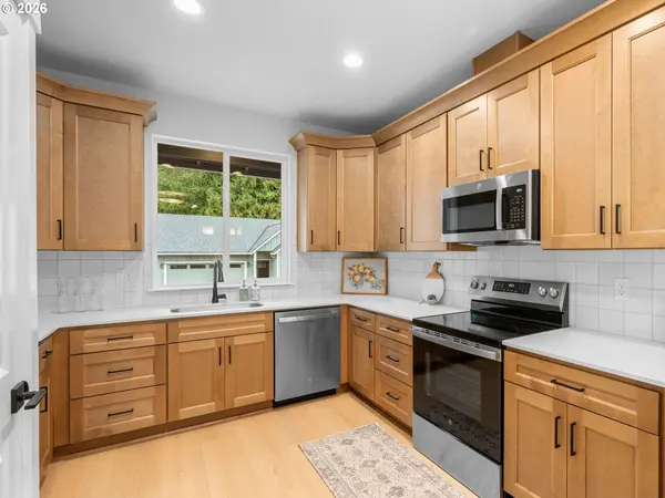 2250 NE 207th PL, Fairview, OR 97024