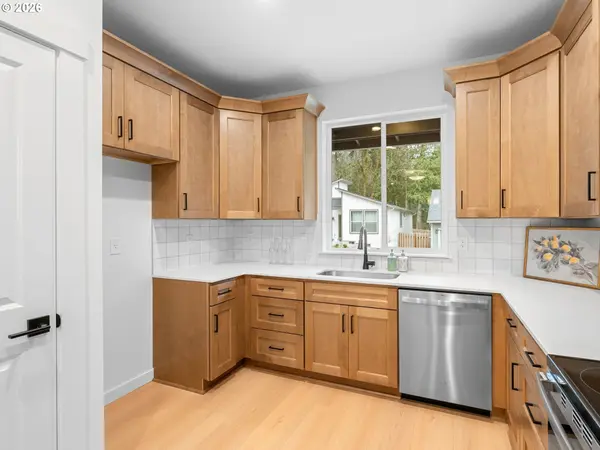 2250 NE 207th PL, Fairview, OR 97024