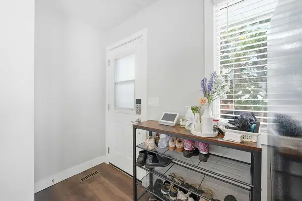 151 Templevale PL NE, Calgary, AB T1Y 4V6