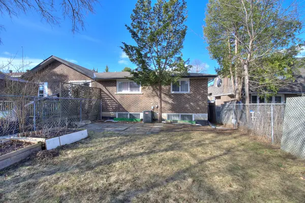 128 Loganberry CRES #Cres, Toronto C15, ON M2H 3H1