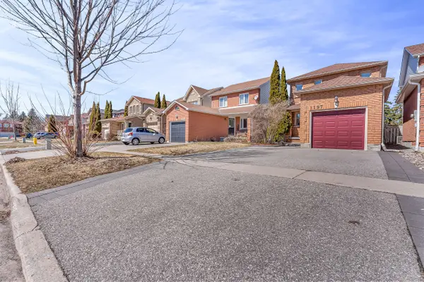 1197 Beaver Valley CRES, Oshawa, ON L1J 8N1