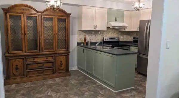 196 Pressed Brick DR, Brampton, ON L6V 4K7