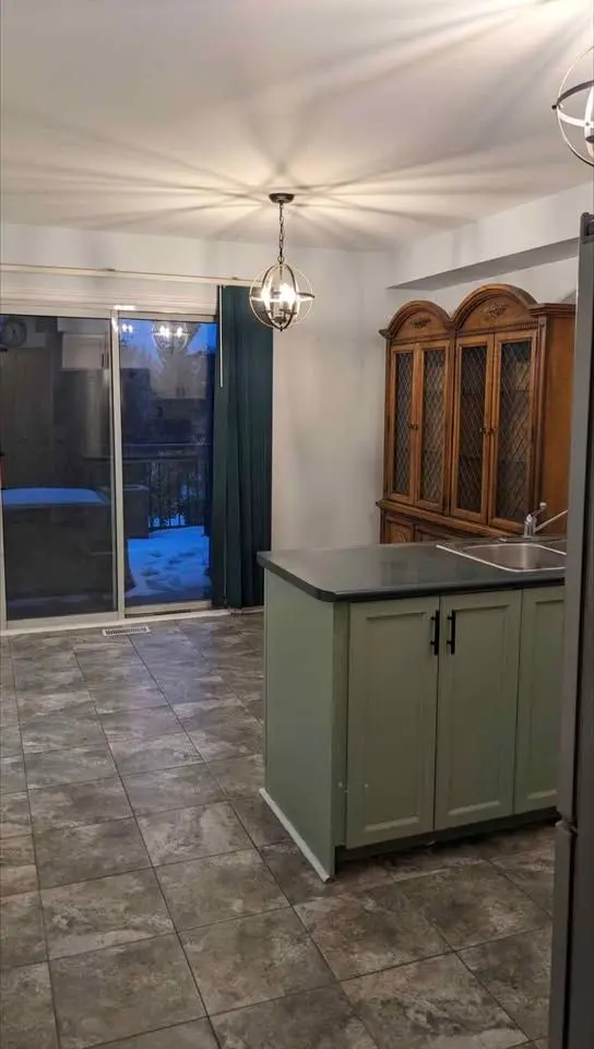 196 Pressed Brick DR, Brampton, ON L6V 4K7