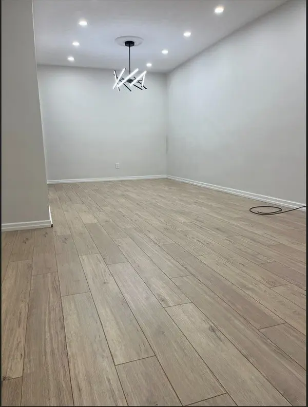 1867 Sandgate CRES #Upper, Mississauga, ON L5J 2E7