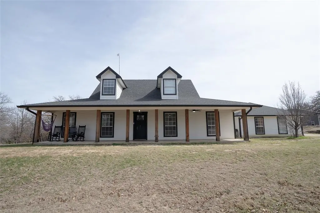 725 Hunter Trail, Bridgeport, TX 76426