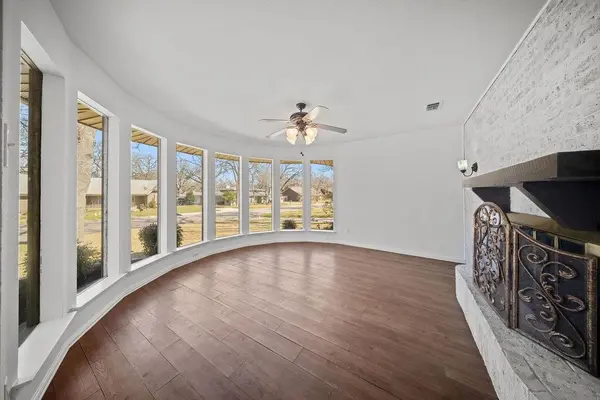 203 Oak Forest Trail, Euless, TX 76039