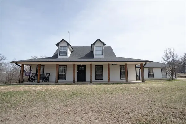 725 Hunter Trail, Bridgeport, TX 76426